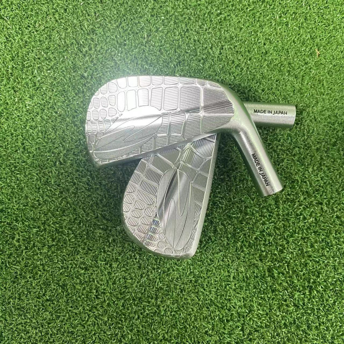 CAIMIAN MB Silver irons