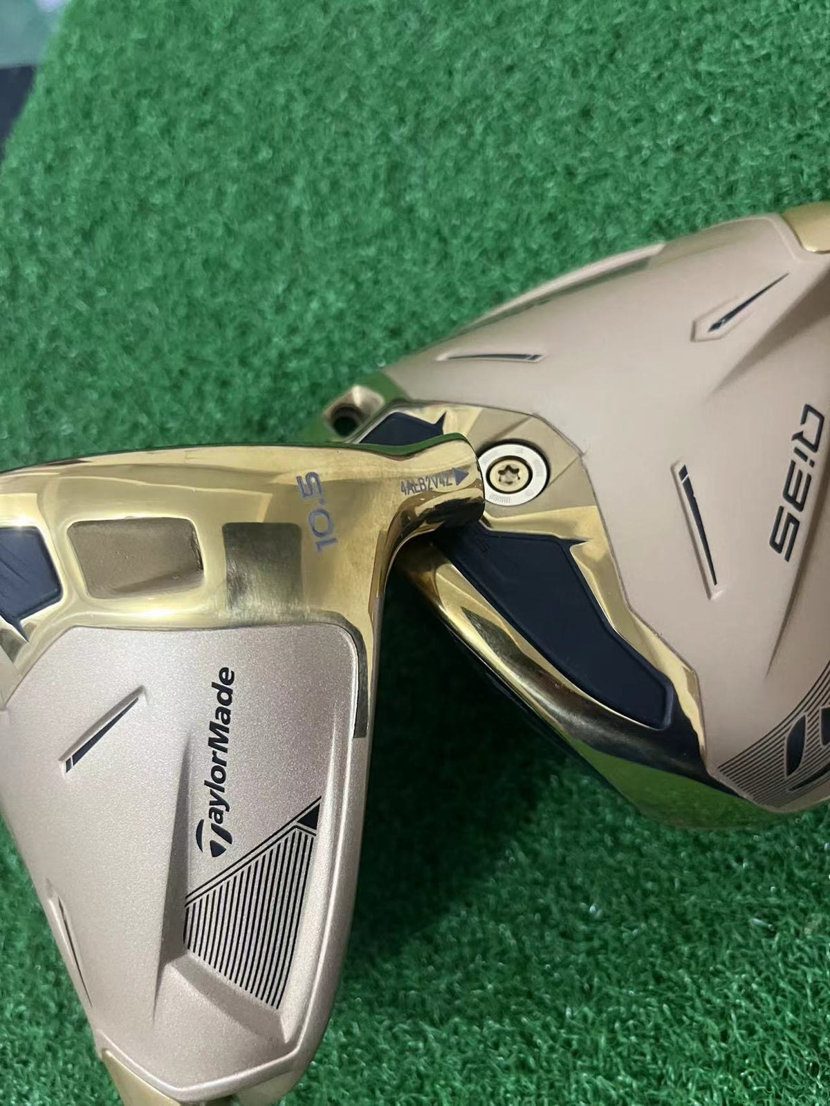 Taylormade QI35 Driver（Gold）