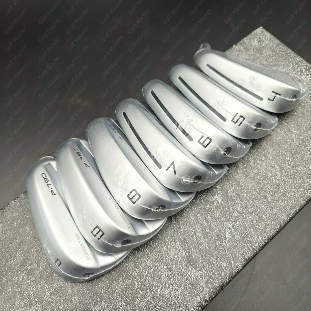 Taylormade P790-Silver Four Generation irons
